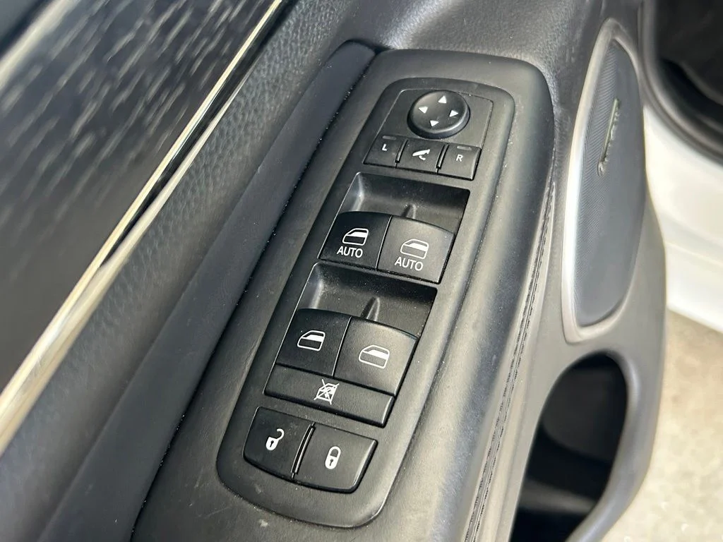 Used 2018 White Jeep Overland image 43