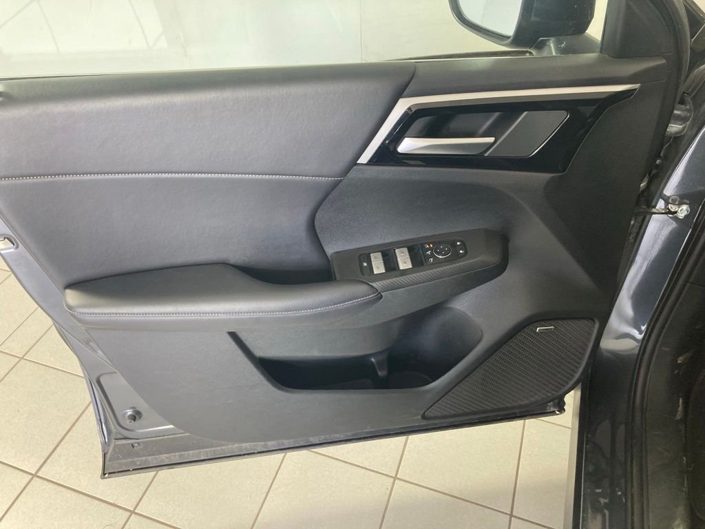 Used 2025 Gray Mitsubishi SE image 11