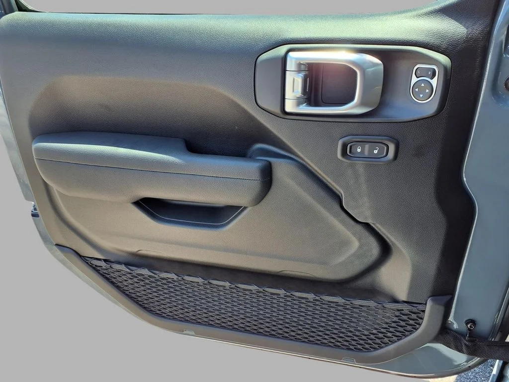 New 2026 Anvil Clear-Coat Exterior Paint Jeep Sport S image 18