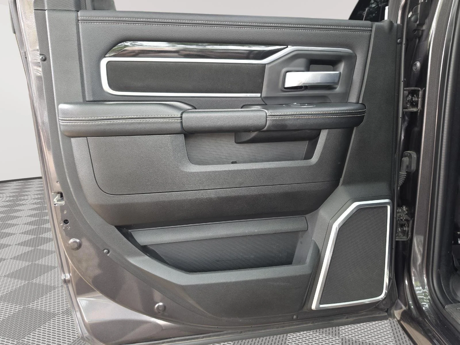 Used 2021 Granite Crystal Metallic Clearcoat Ram Laramie image 34