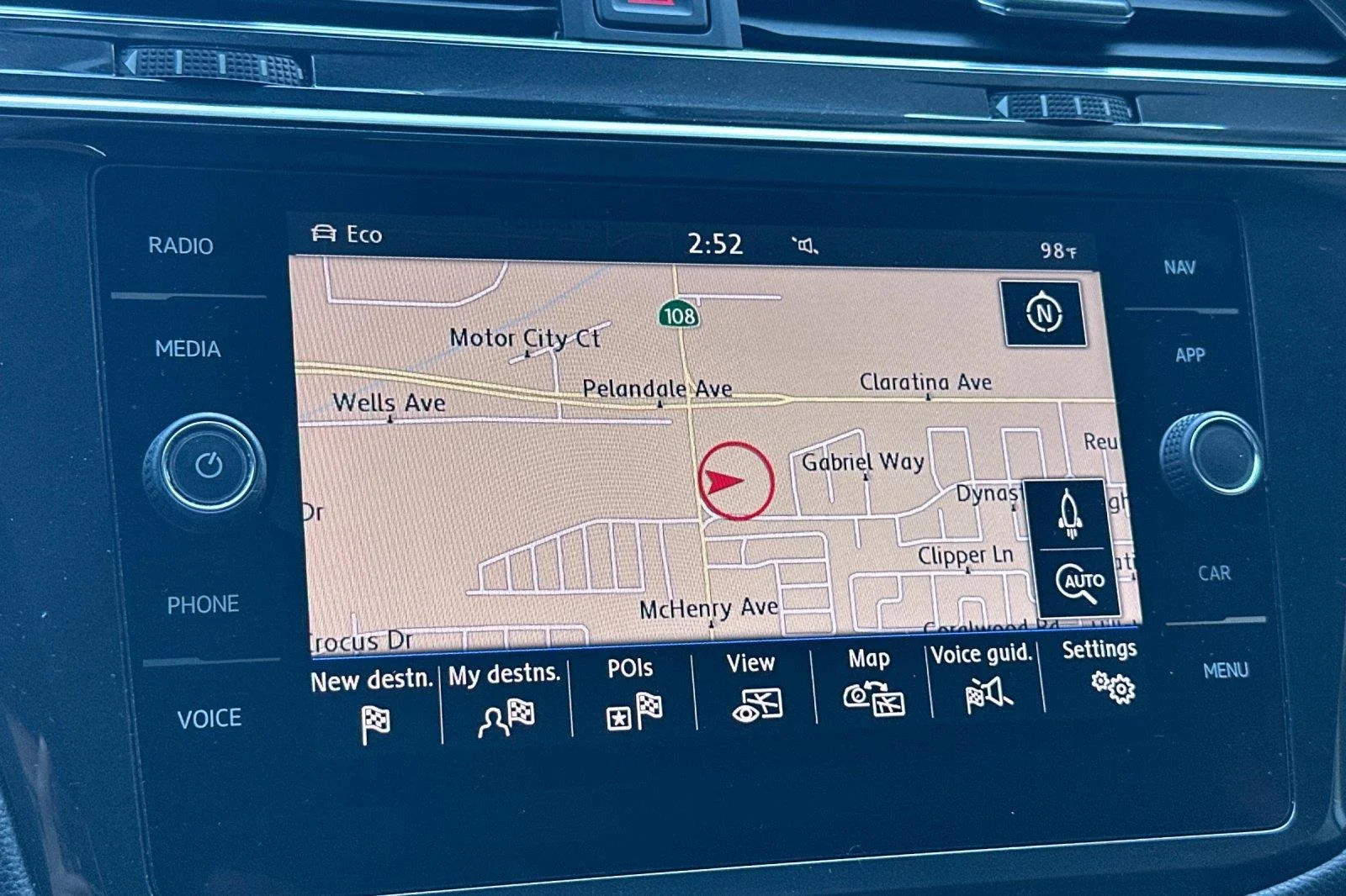 Used 2018 Pure White Volkswagen SEL Premium image 18