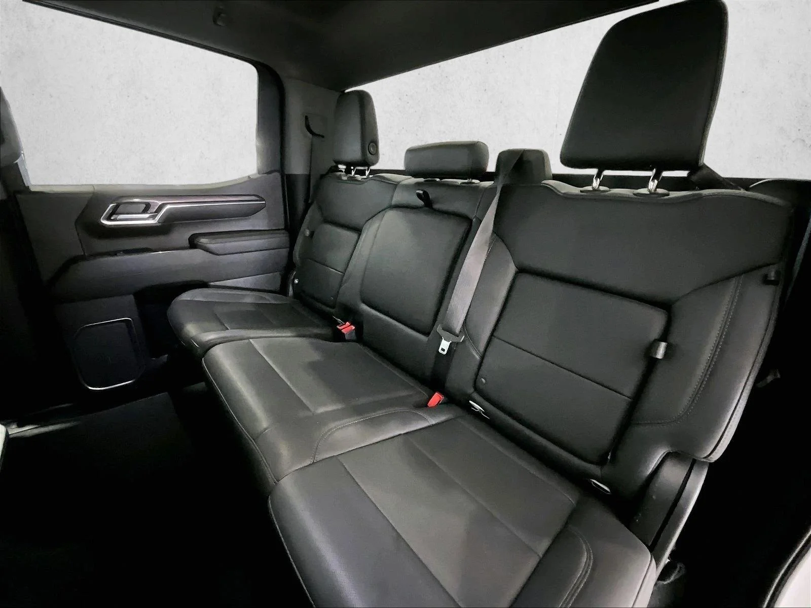 Used 2022 Iridescent Pearl Tricoat Chevrolet LTZ image 28