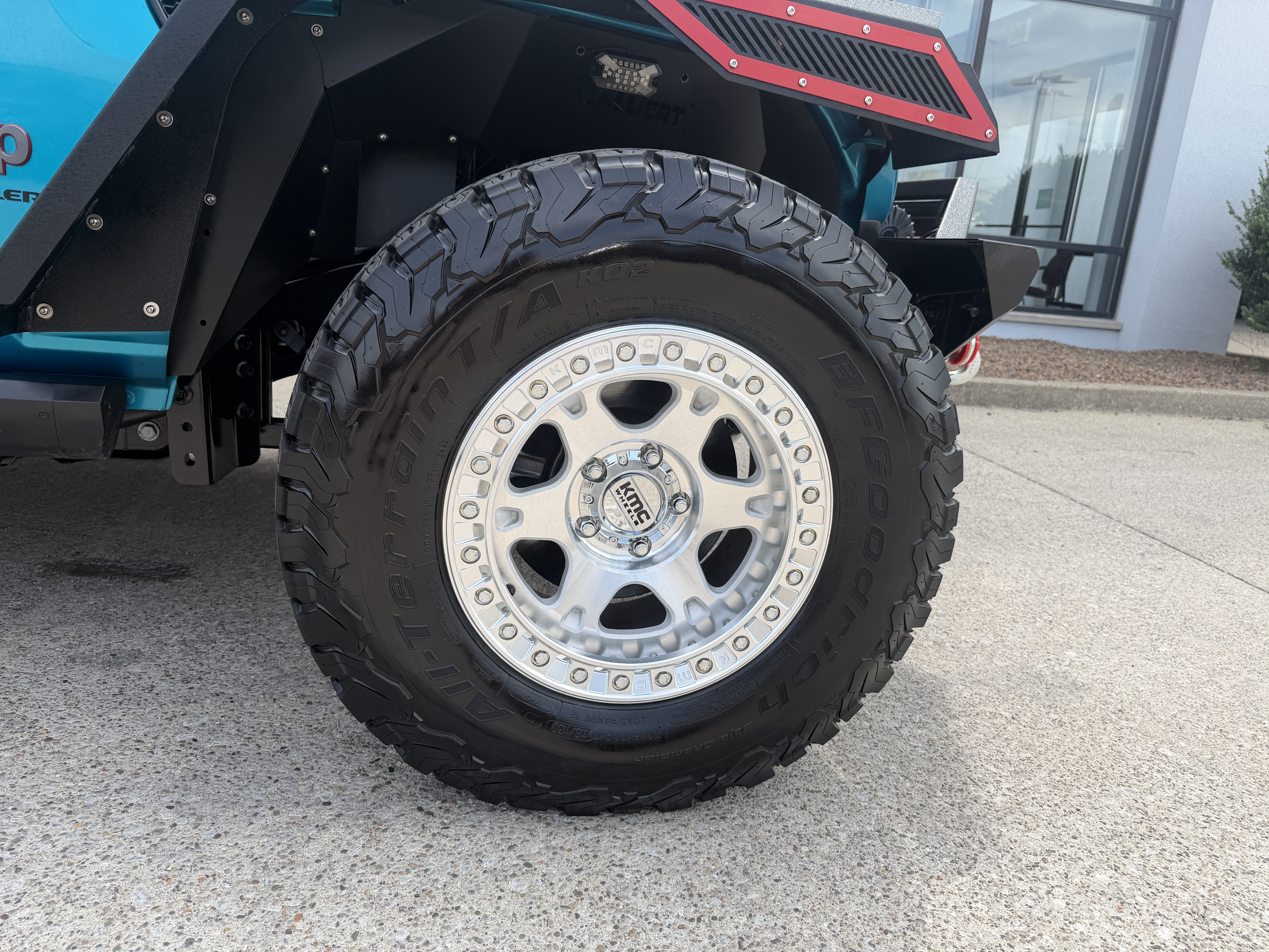 Used 2024 Bikini Pearl Coat Jeep Rubicon image 25