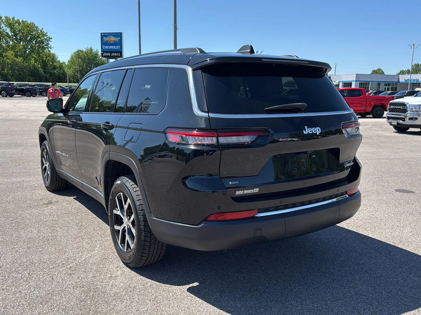 Used 2023 Diamond Black Crystal Pearlcoat Jeep Limited image 16