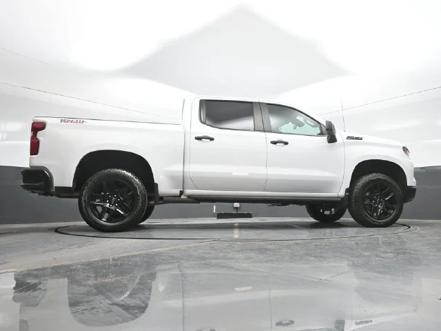 Used 2025 Summit White Chevrolet Custom Trail Boss image 25