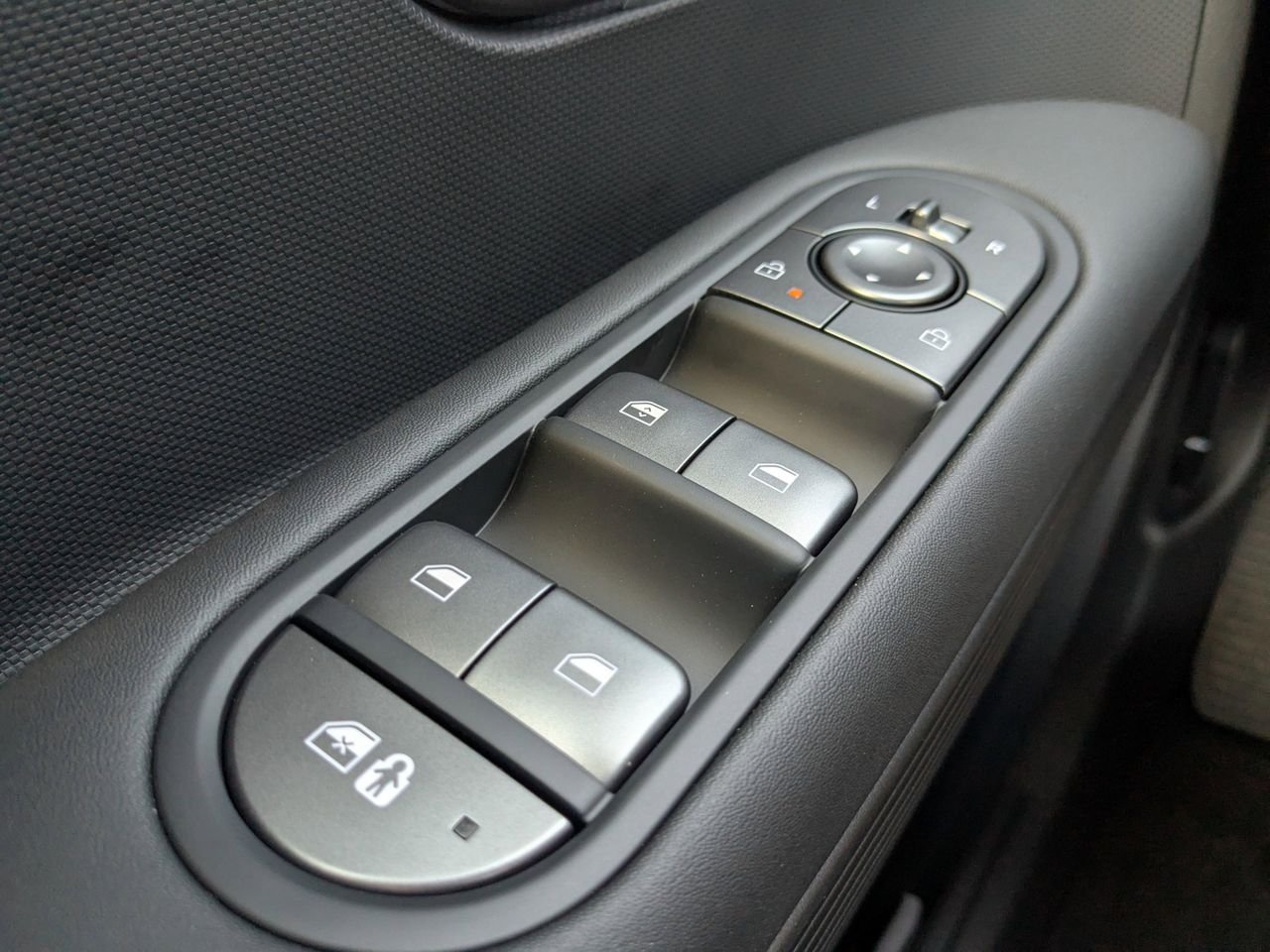 2025 Hyundai IONIQ 5 SE - Photo 20