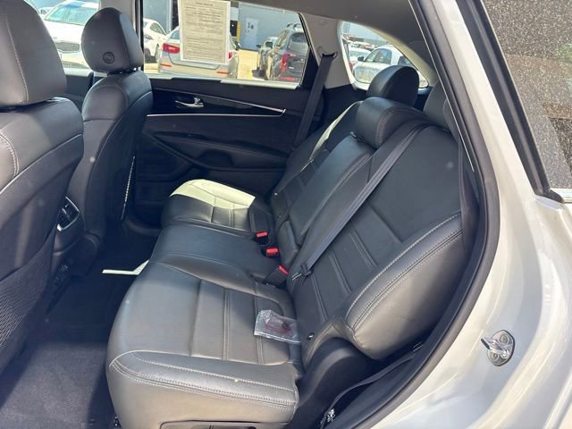 Used 2020 Snow White Pearl Kia S V6 image 12