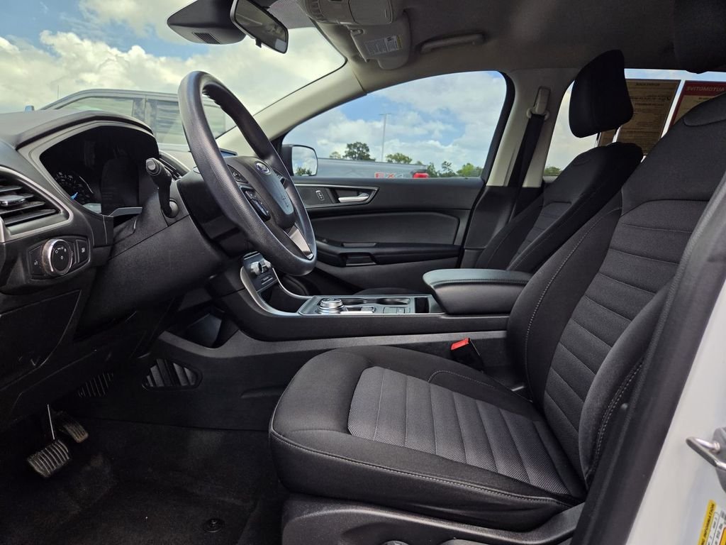 Used 2023 Oxford White Ford SE image 23
