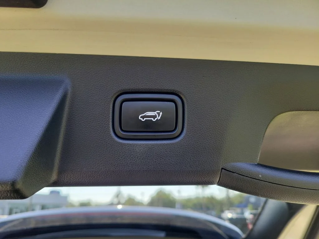 Used 2024 White Pearl Hyundai Limited image 11