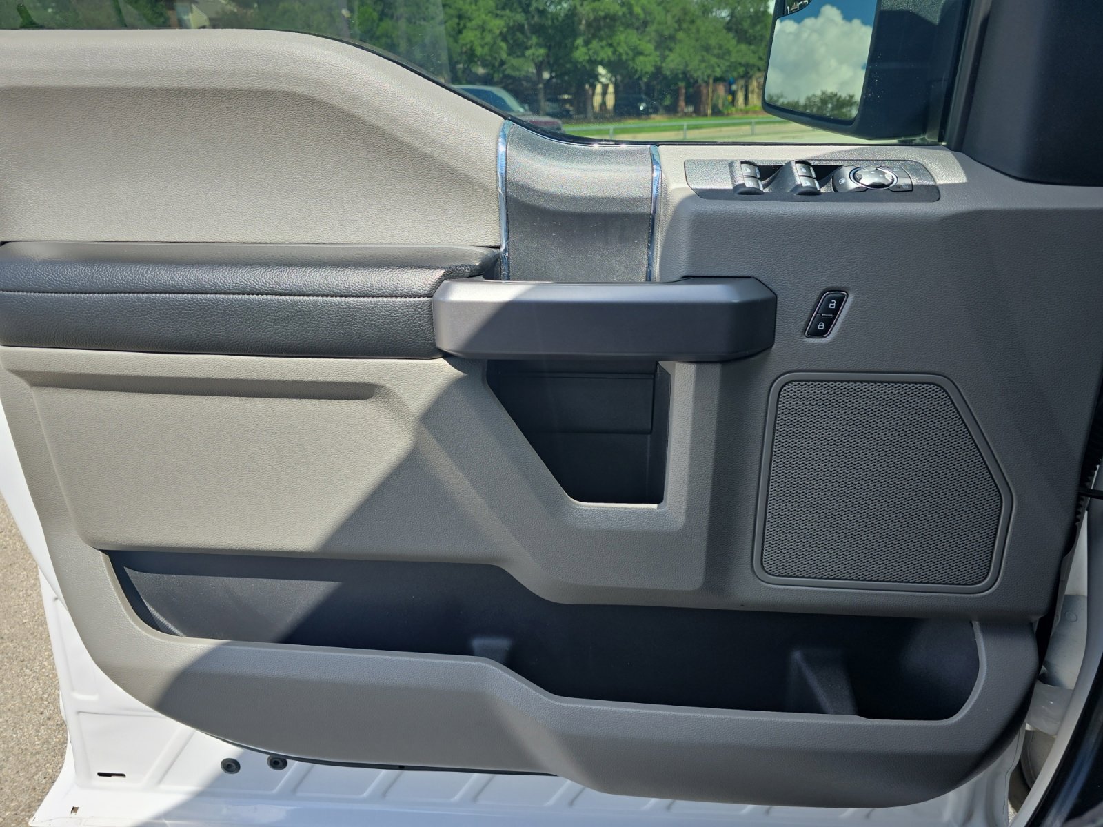 Used 2019 Oxford White Ford XLT image 23
