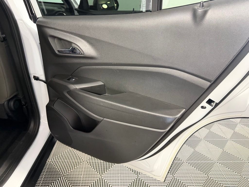 Certified Used 2025 White Chevrolet ACTIV image 29