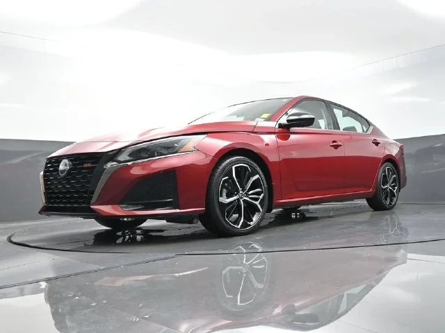 Used 2023 Red Nissan 2.5 SR image 32
