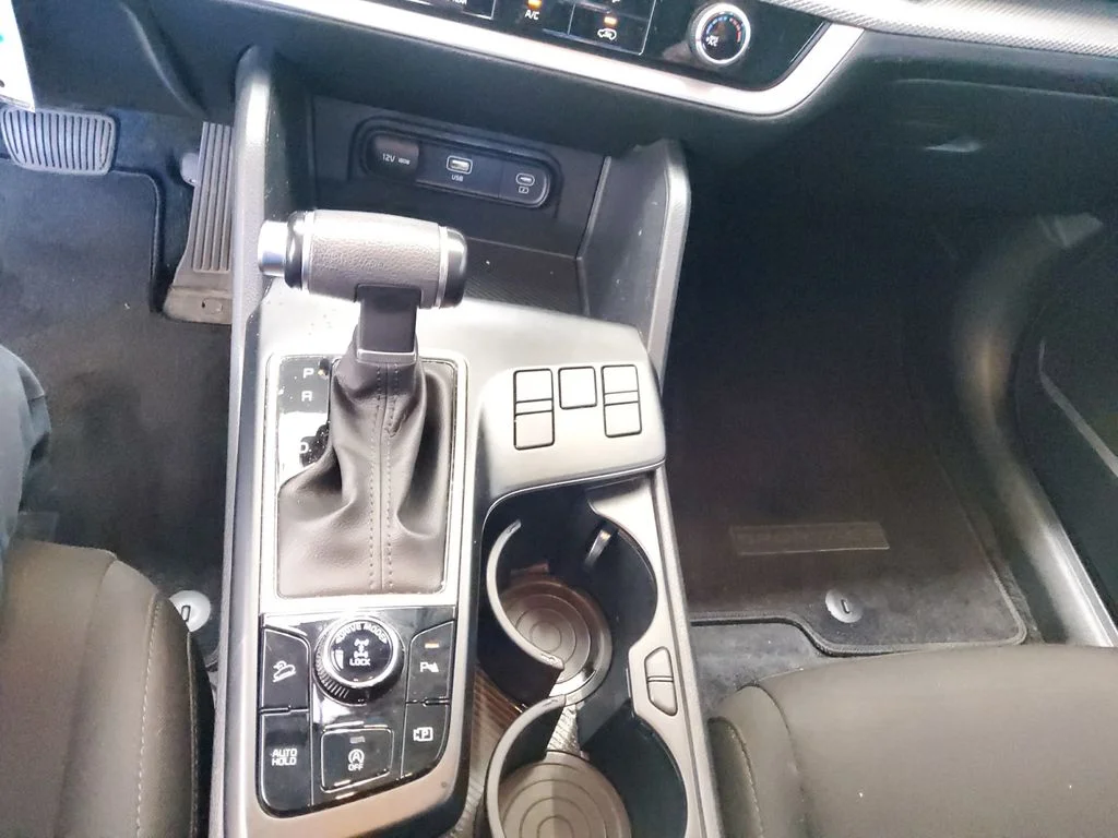 Used 2023 White Kia LX image 28