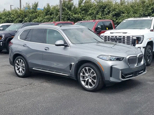 Used 2025 Gray BMW xDrive40i image 1