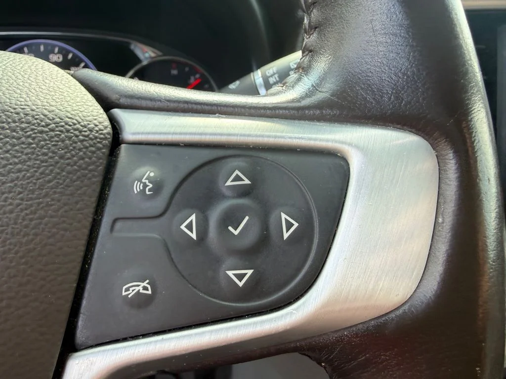 Used 2020 White GMC SLT image 17