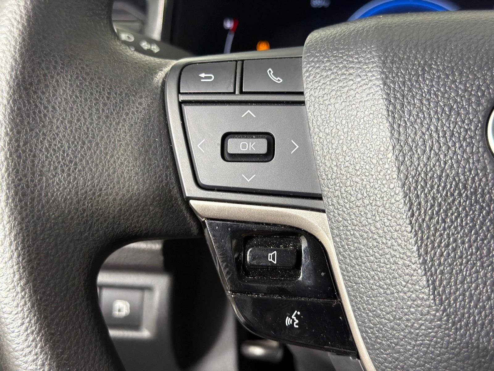Used 2025 Ice Cap Toyota LE image 16