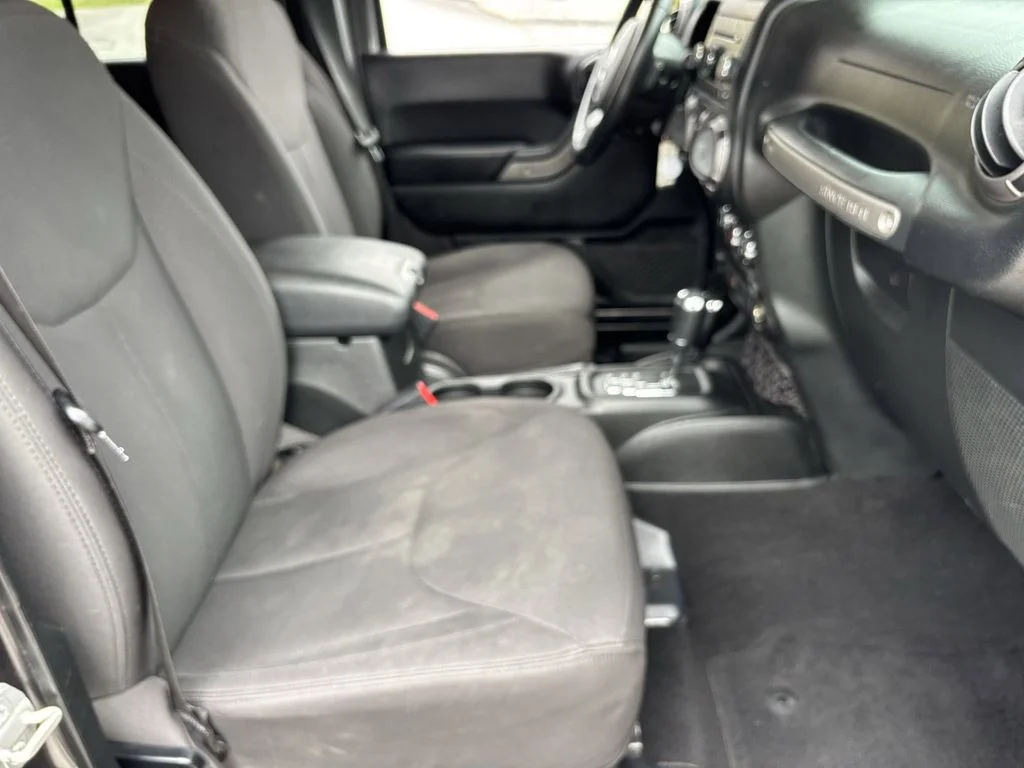 Used 2018 Gray Jeep Unlimited Sport image 19