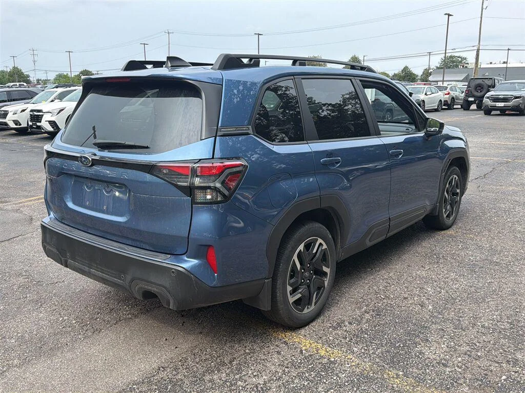 Used 2025 Horizon Blue Pearl Subaru Limited image 8