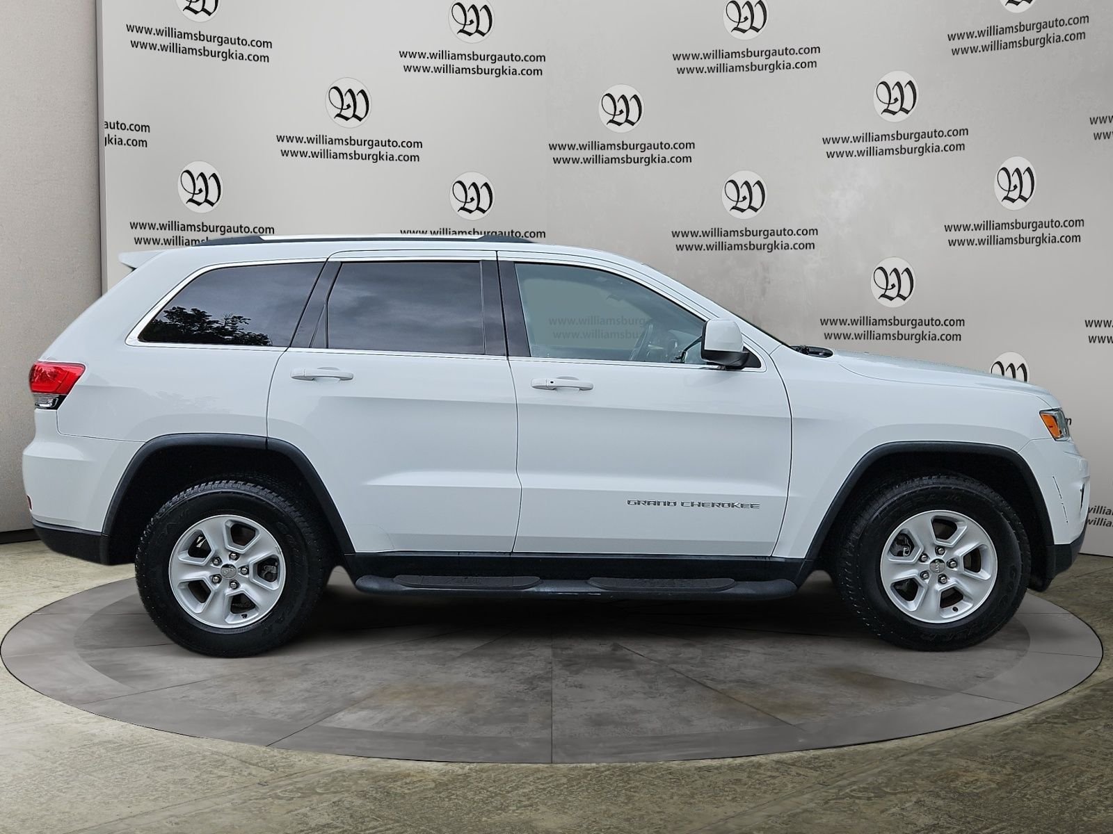 Used 2015 White Jeep Laredo image 6