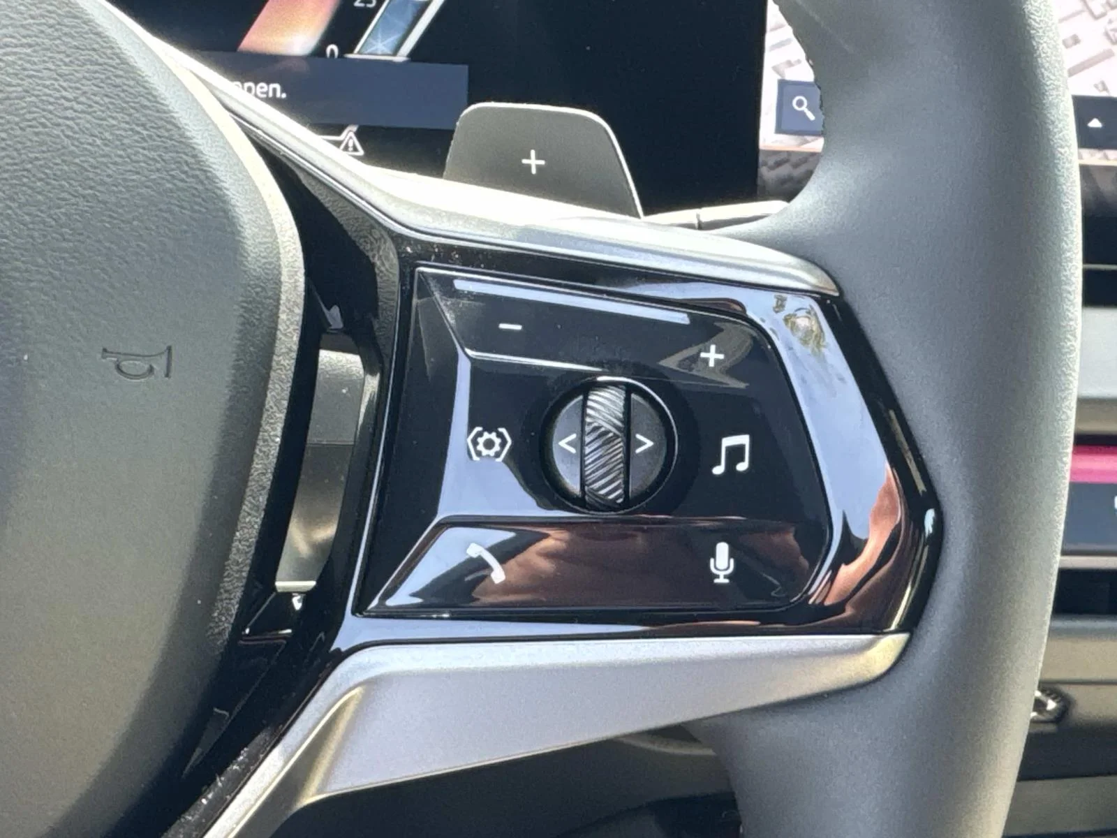 New 2026 Mineral White Metallic BMW 30 xDrive image 18