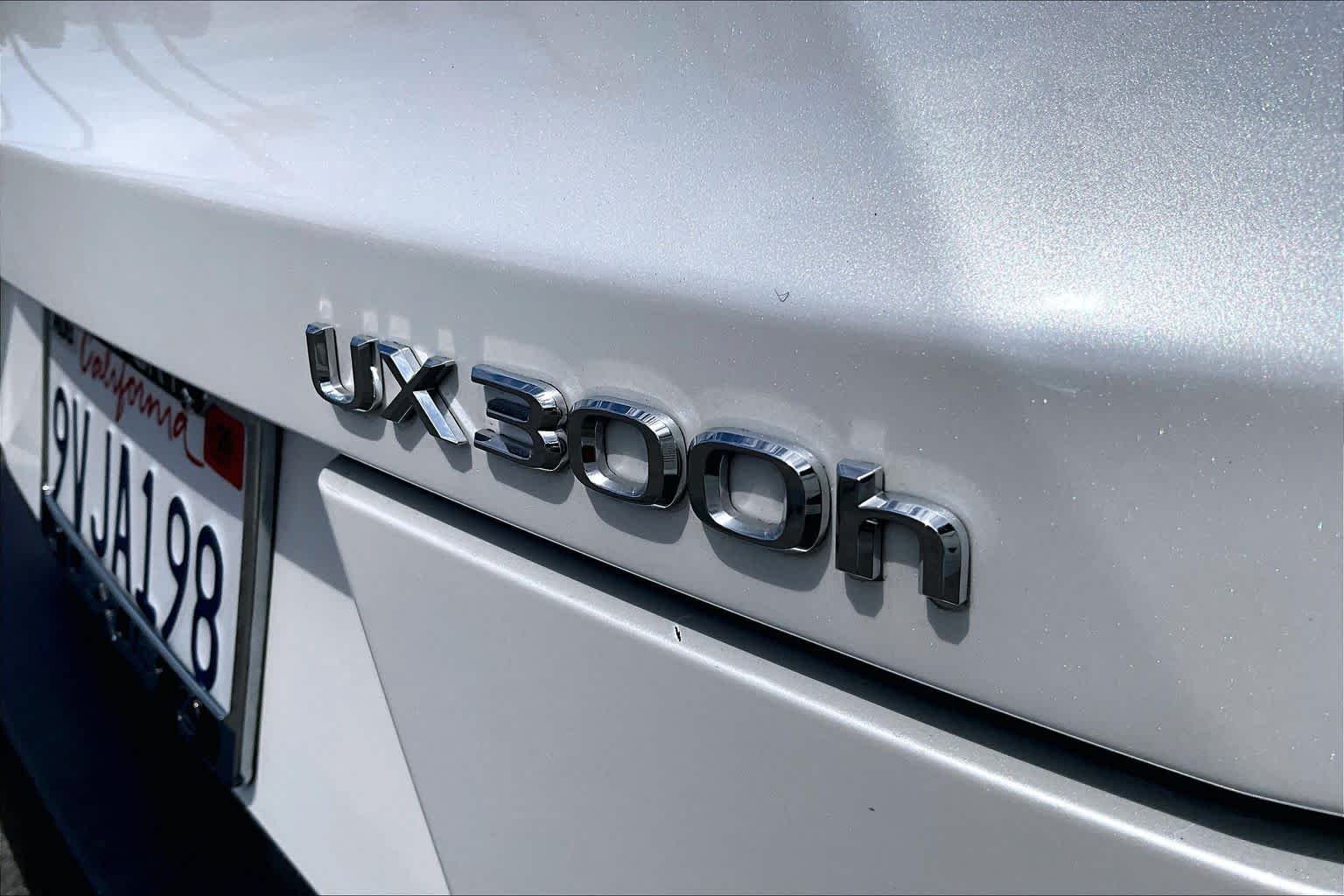 Certified Used 2025 Eminent White Pearl Lexus  image 9