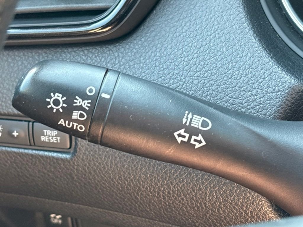 Used 2018 White Nissan SV image 27
