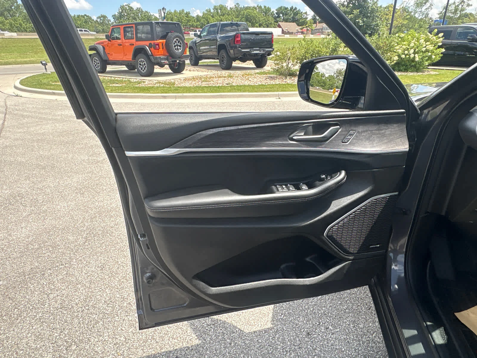 Used 2022 Baltic Gray Metallic Clearcoat Jeep  image 19