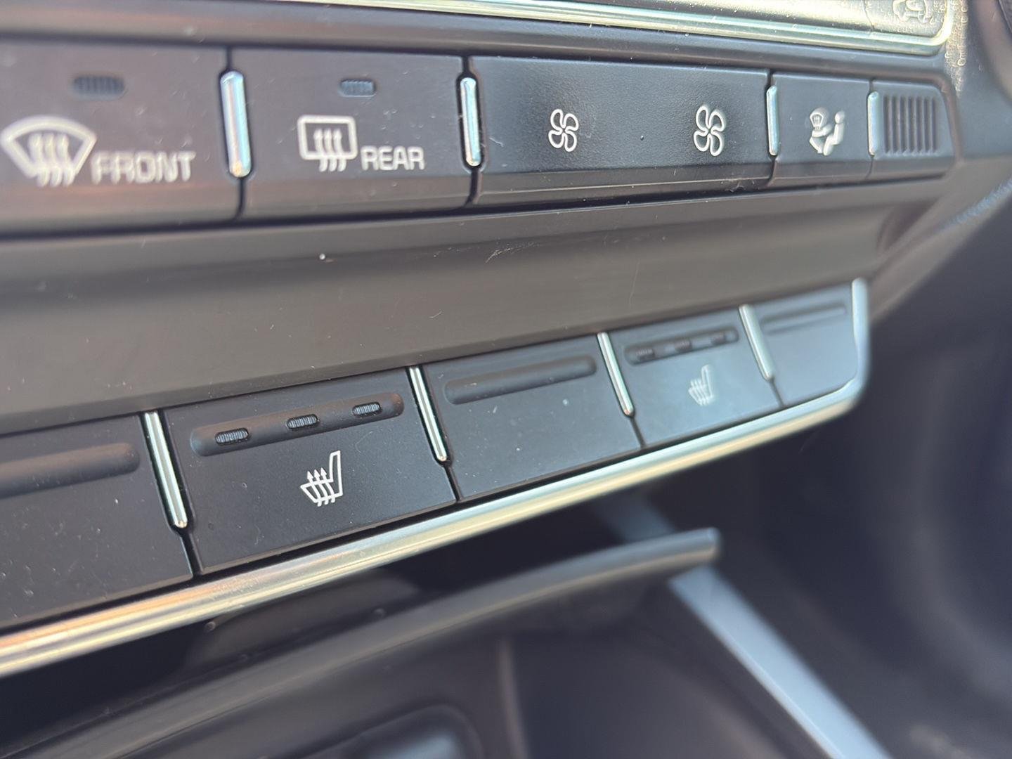 Used 2019 Snow White Pearl Kia S V6 image 10