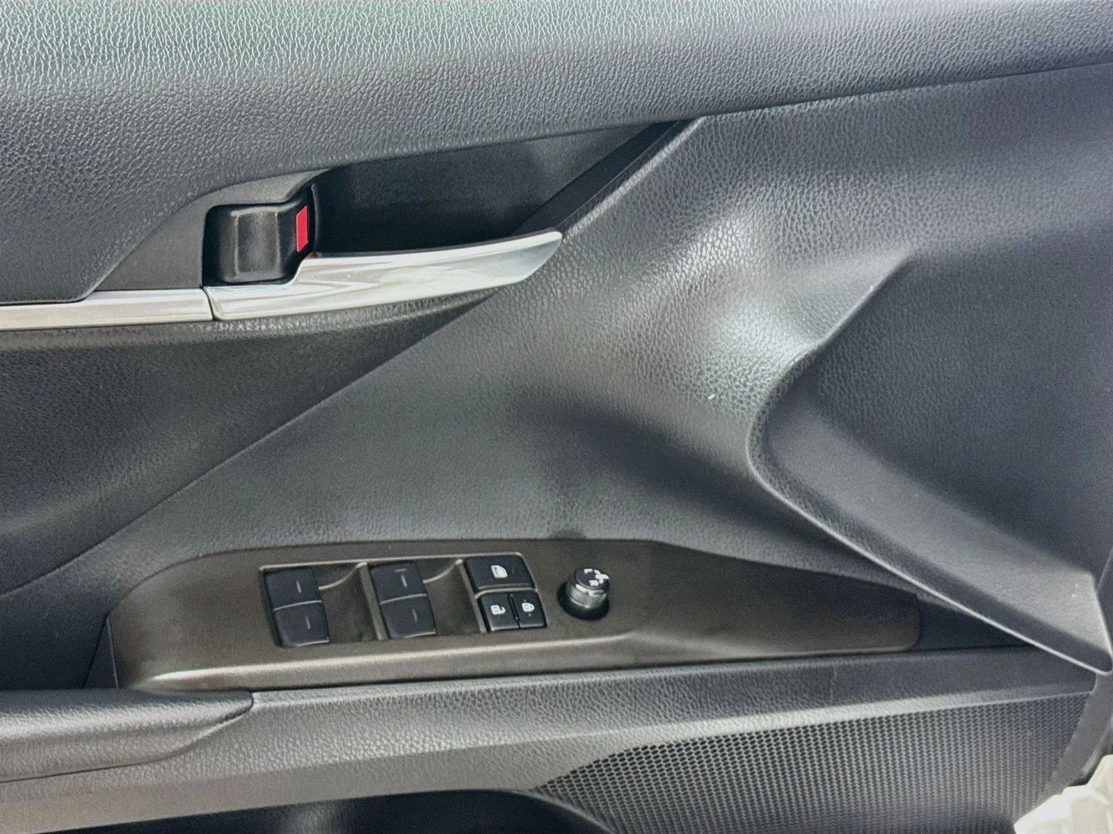 Certified Used 2022 White Toyota SE image 15