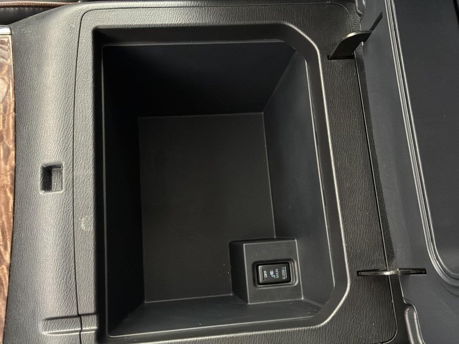 Used 2019 Brilliant Silver Metallic Nissan SL image 31