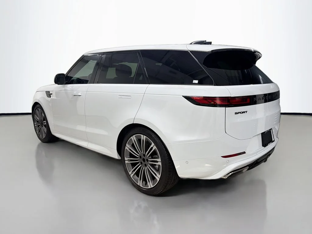 Used 2026 White Land Rover Dynamic SE image 3