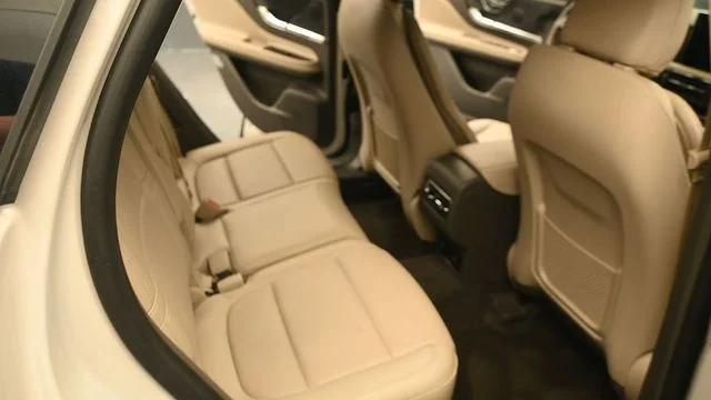 Used 2024 Pearl Metallic Lincoln Reserve image 17