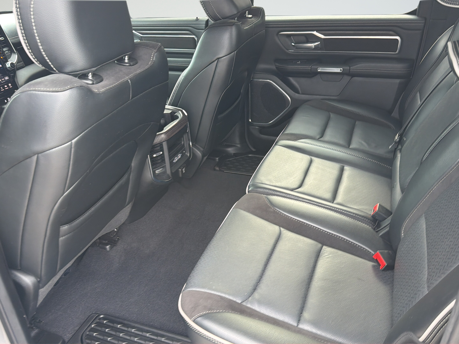 Used 2025 Silver Ram Laramie image 30