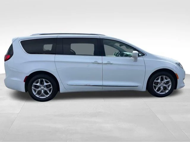 Used 2018 White Chrysler Touring L Plus image 8