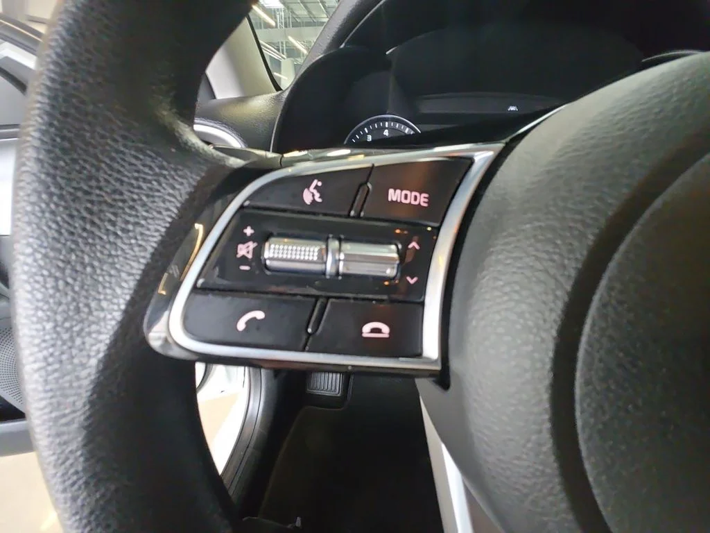 Used 2021 White Kia FE image 20