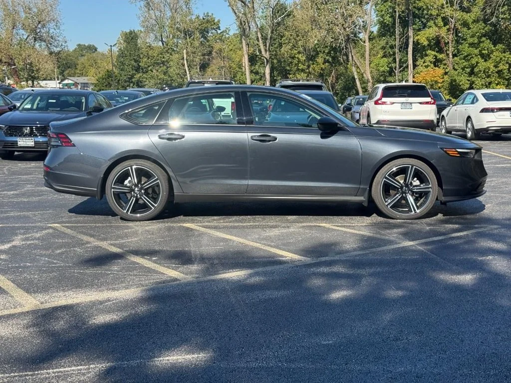 Certified Used 2026 Metorite Gr Met Honda SE image 3
