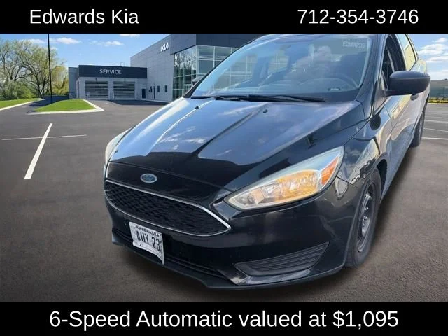 2015 Ford Focus Sedan S's photo