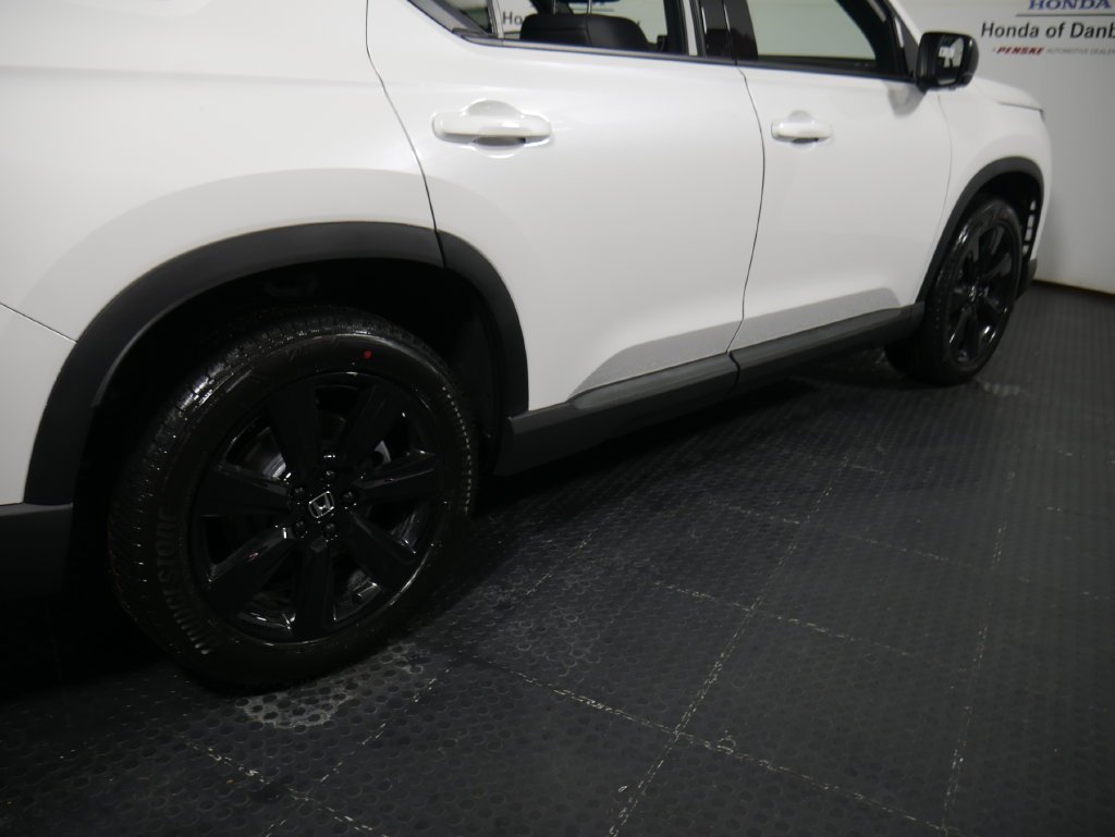 New 2026 Platinum White Pearl Honda Black Edition image 4