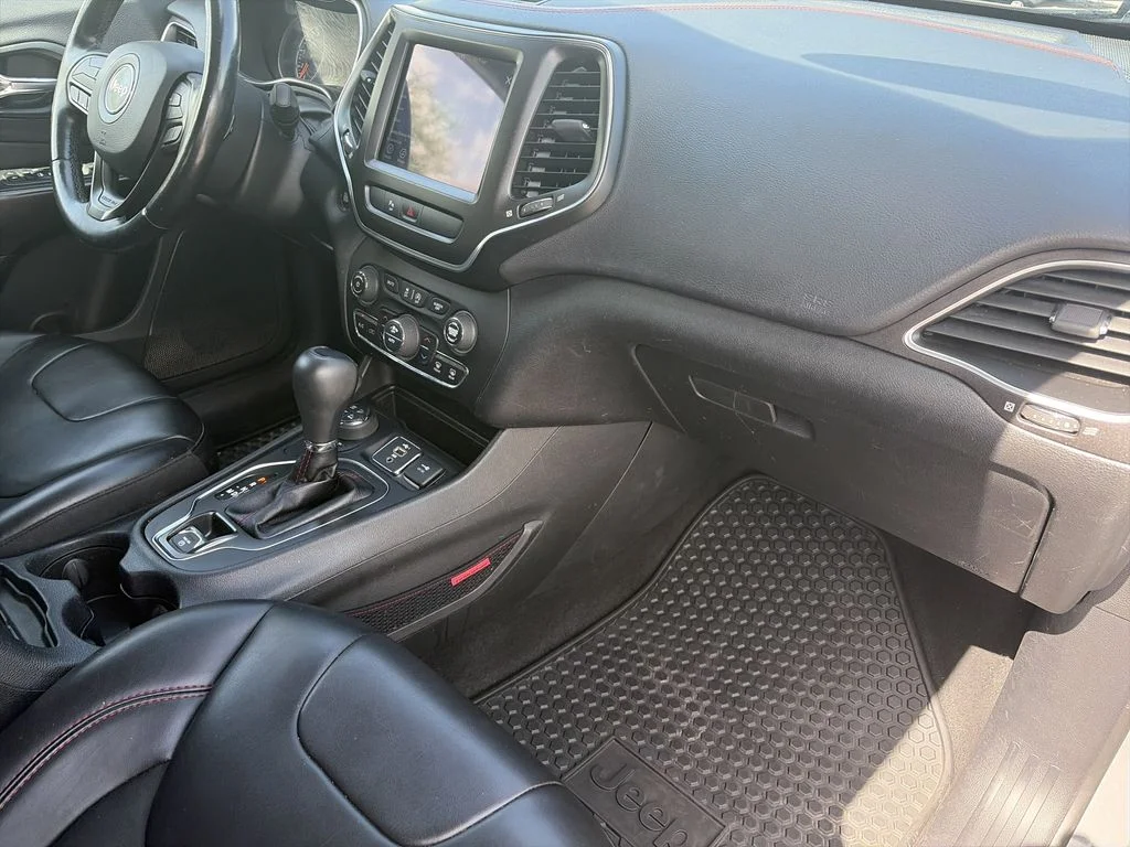 Used 2019 Gray Jeep Trailhawk image 31