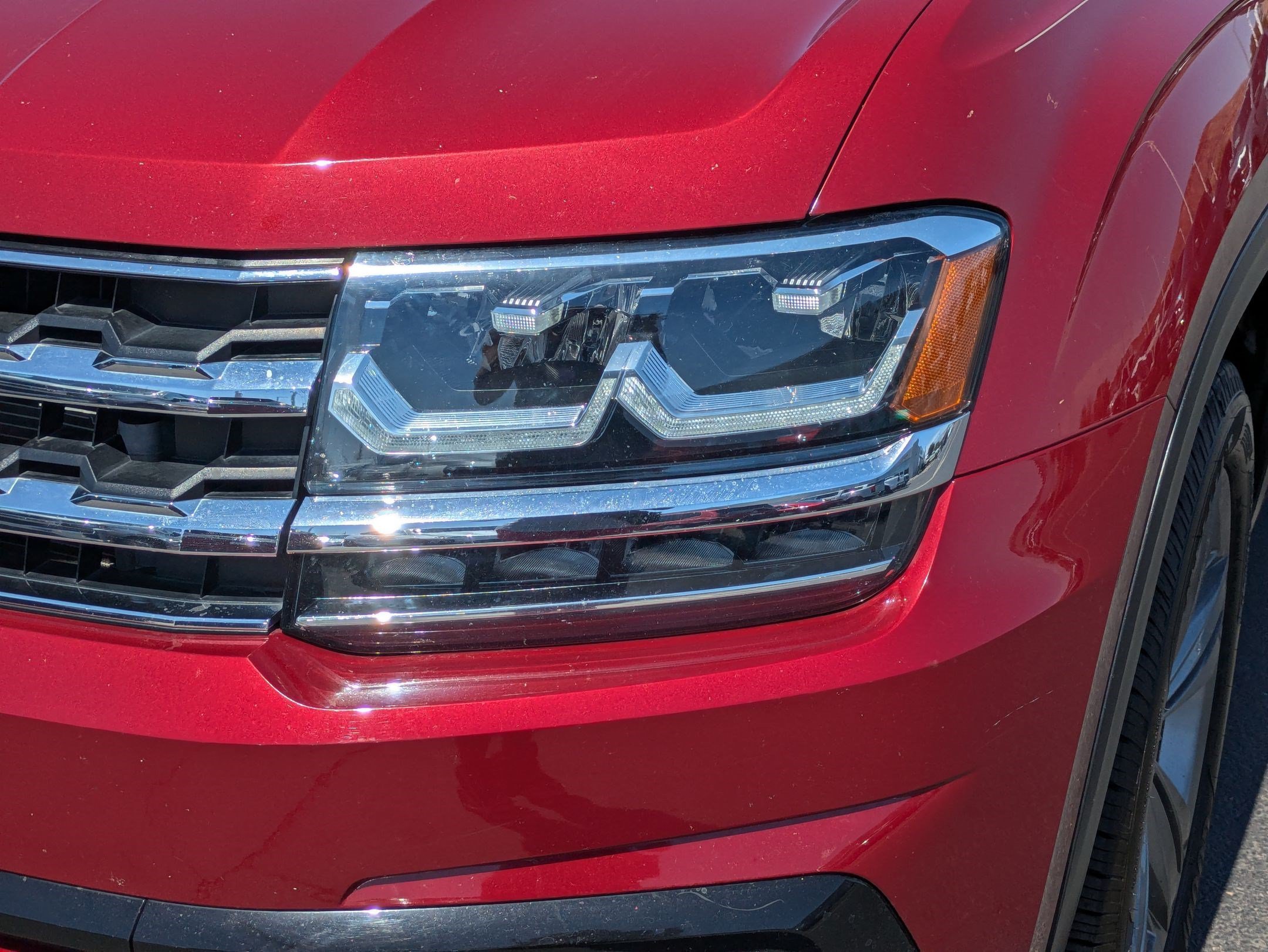 Used 2019 Fortana Red Metallic Volkswagen 3.6L V6 SE w/Technology R-Line image 9