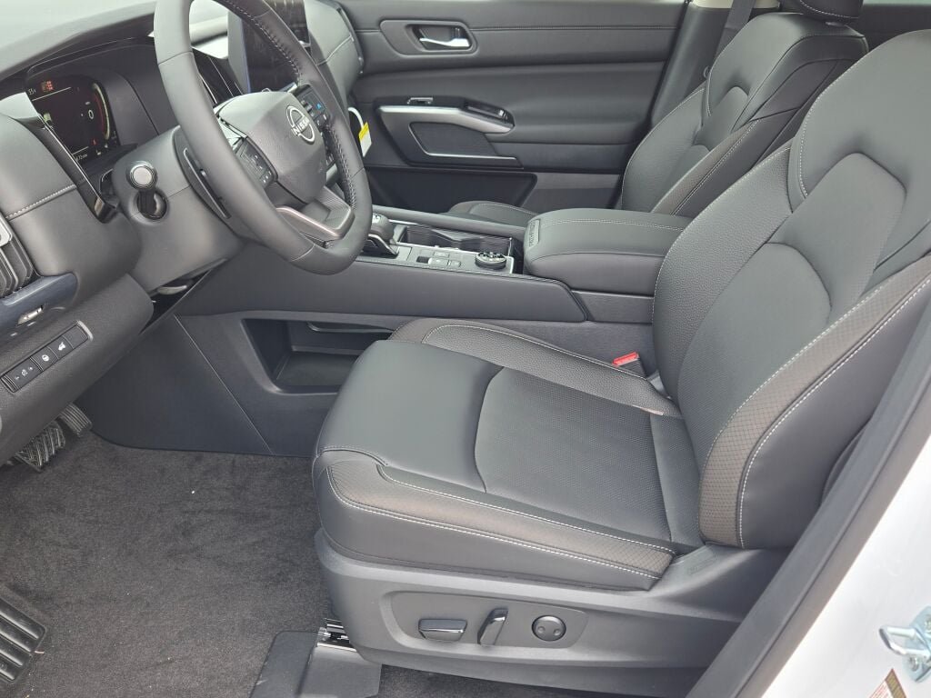 New 2026 Everest White Pearl TriCoat Nissan SL image 18