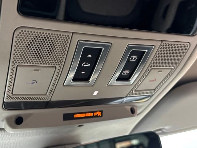 Used 2024 White Land Rover X-Dynamic SE image 37