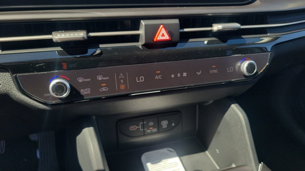 New 2027 Glacial White Pearl Kia EX image 15