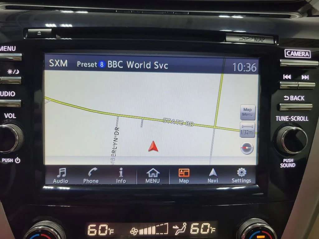 Used 2015 Red Nissan Platinum image 45