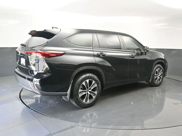 Used 2023 Black Toyota XLE image 7