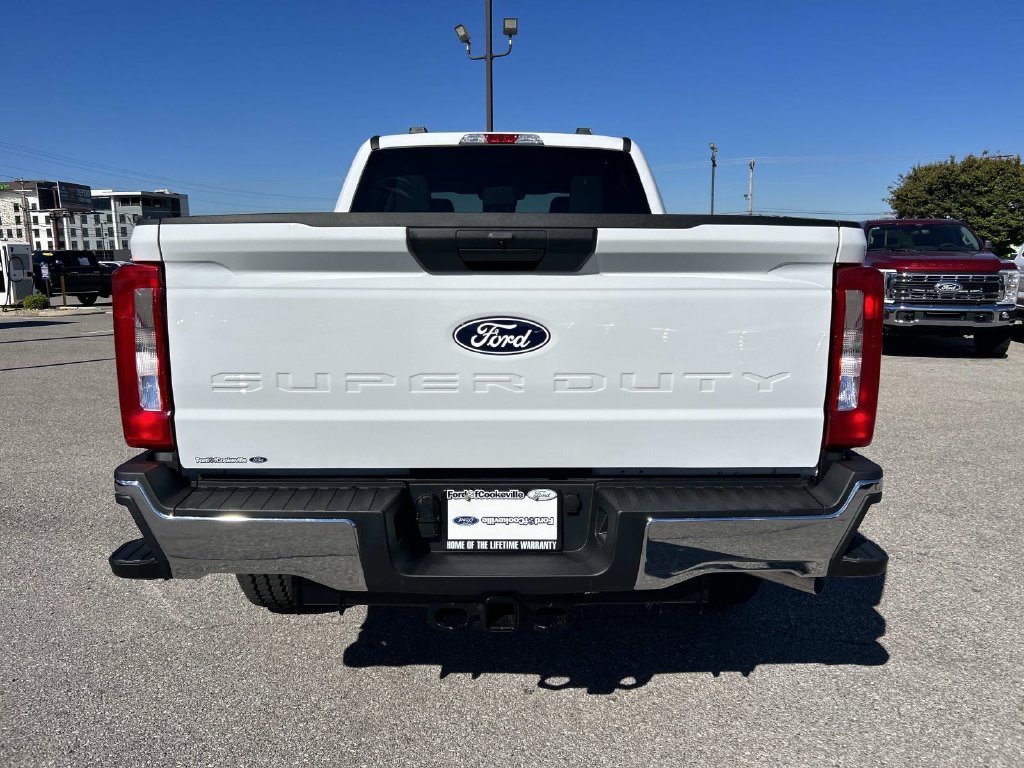 New 2027 Oxford White Ford F-250® XLT image 5