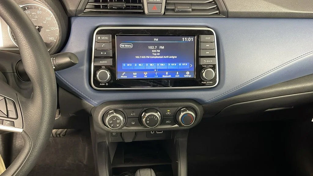 Used 2025 Silver Nissan 1.6 SV image 16