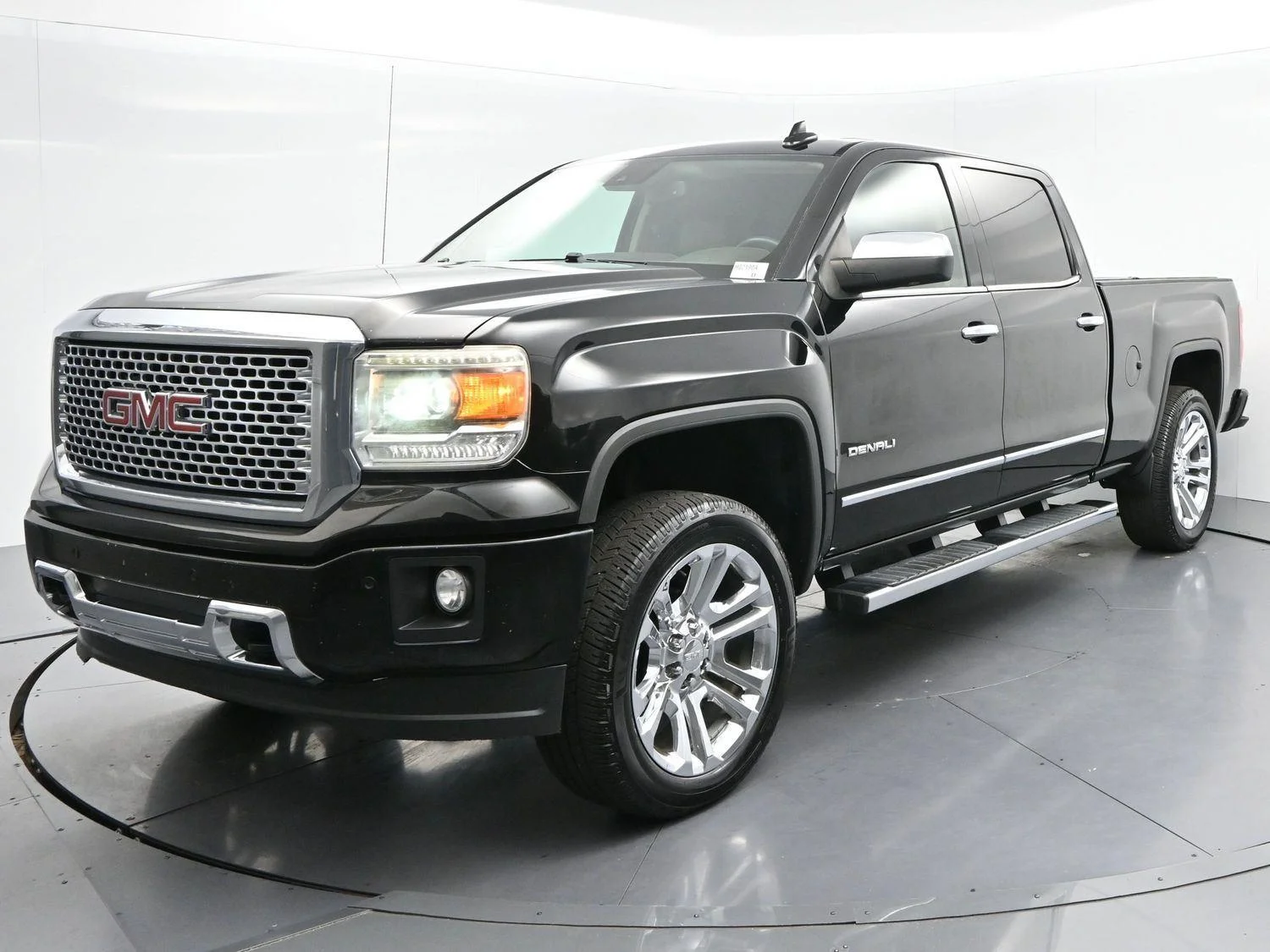 Used 2015 Onyx Black GMC Denali image 3