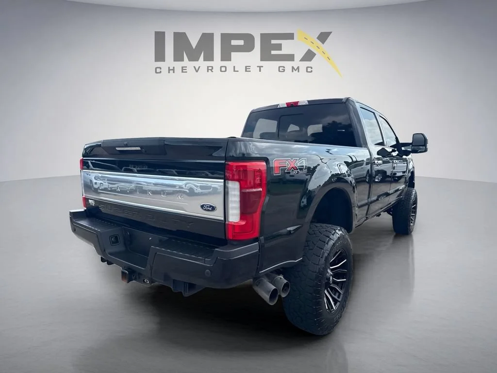 Used 2018  Ford XL image 5