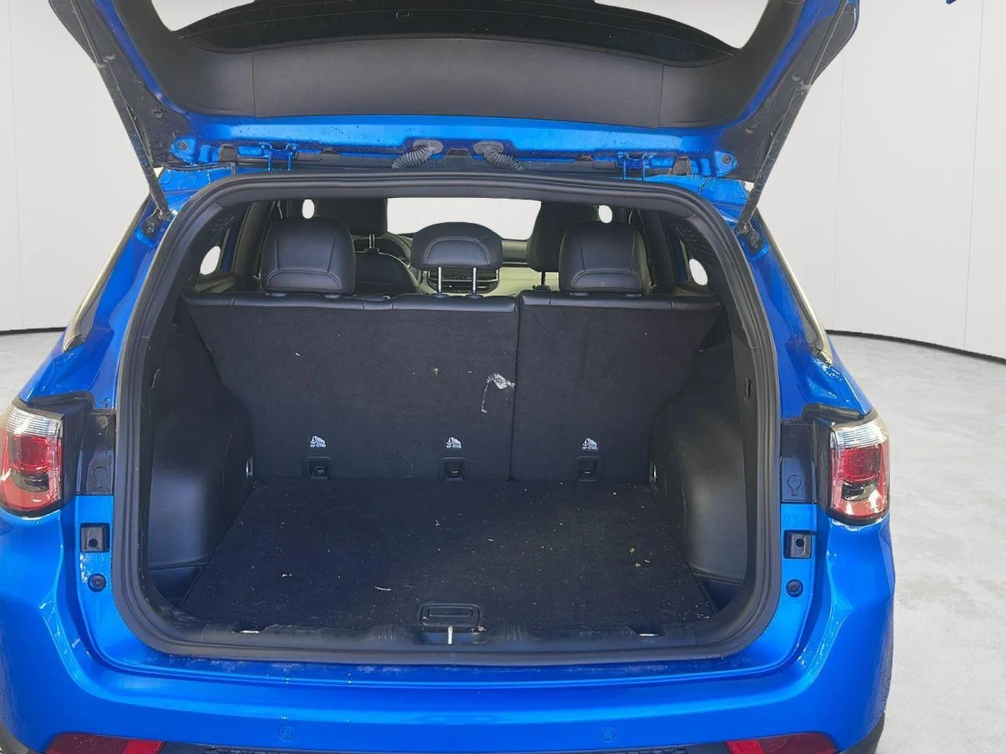 Used 2024 Hydro Blue Pearlcoat Jeep Limited image 11